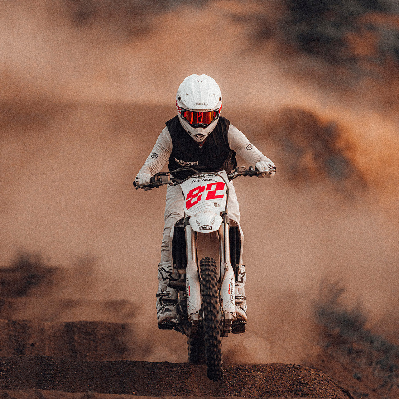 100% ARmatic Goggles - Mirrored Lens - Lifestyle head-on shot of rider on white dirt bike