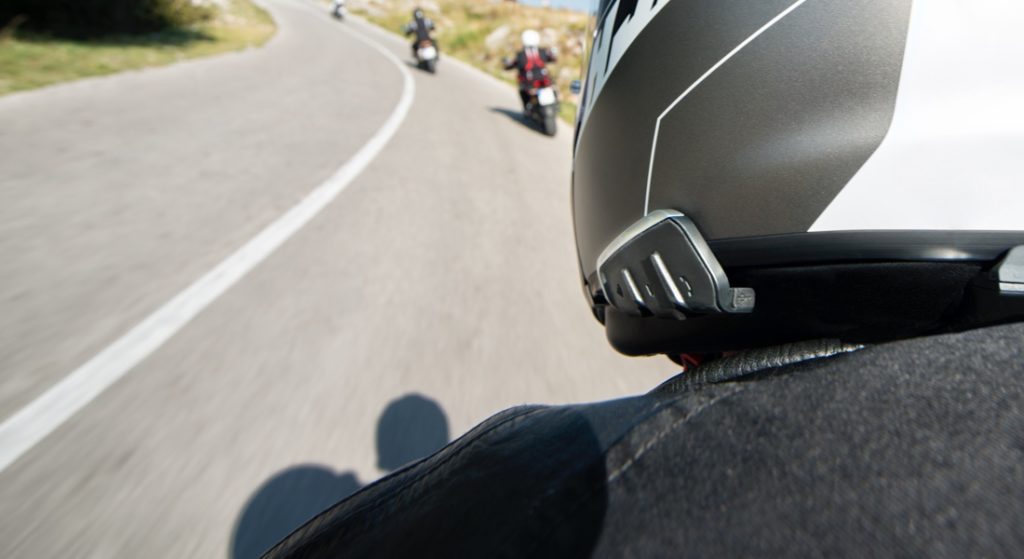 Passenger-view over rider's shoulder with Packtalk Slim on Helmet