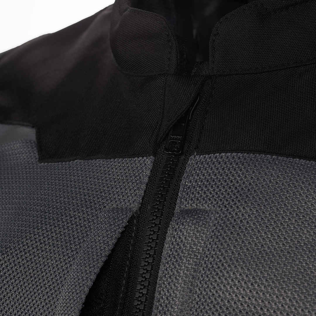 Cortech Aero-Flo 2.0 Jacket Black/Grey - Close-up of collar and zipper
