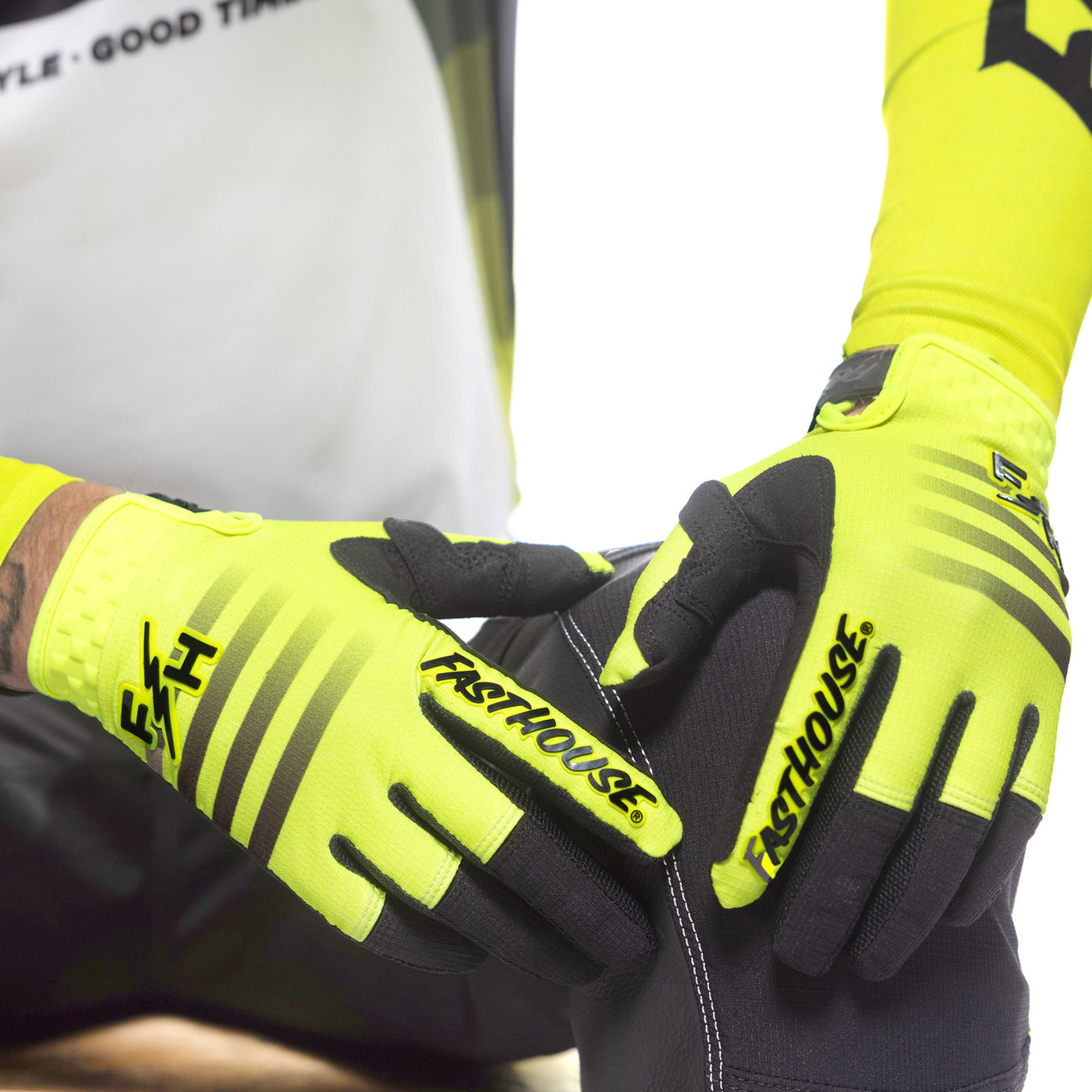 Fasthouse Elrod Hypersonic Gloves Hi-Viz - Close-Up of Gloved Hands resting on knee