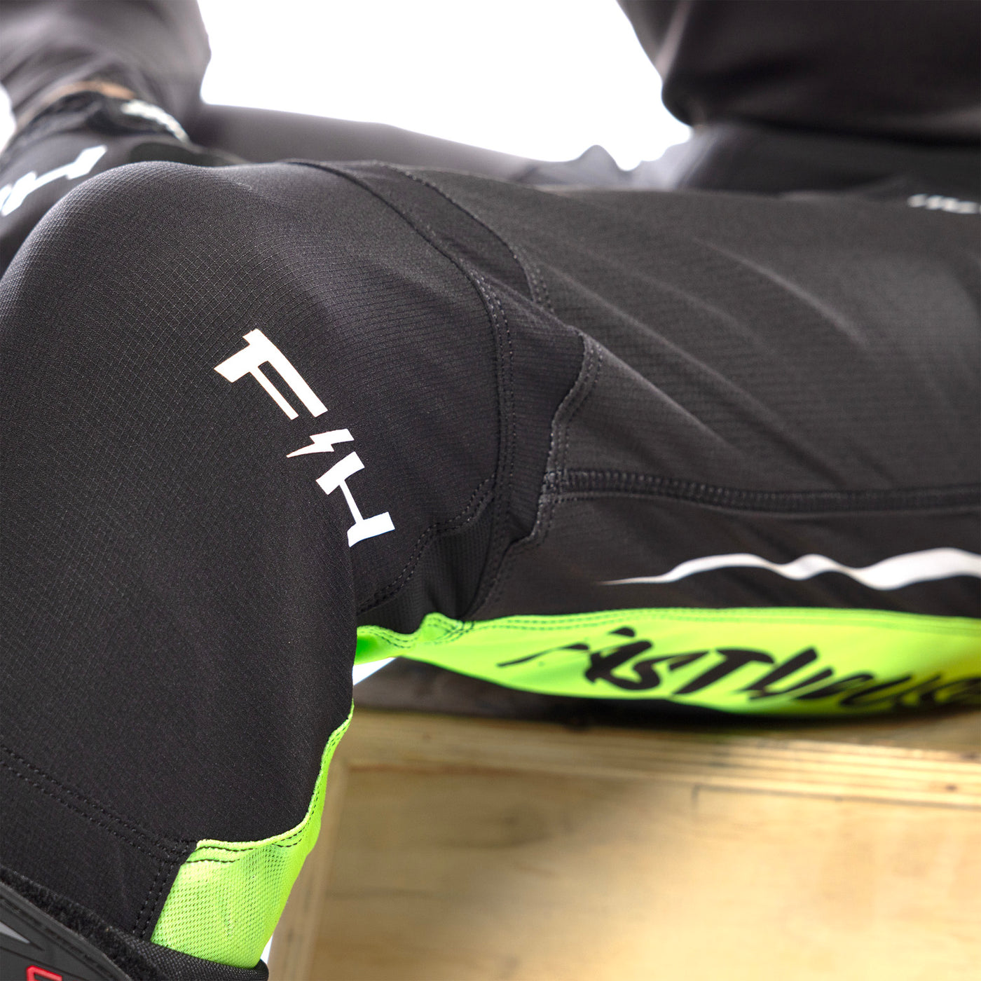 Fasthouse Elrod Nitro Pants Black Neon - Close-Up of Left Knee Graphic