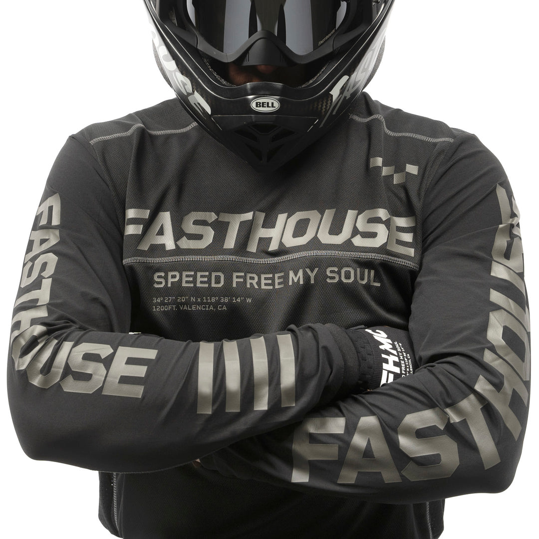 Fasthouse Off-Road Sand Cat Jersey Black/Black - Front View of Model Wearing Jersey with Arms Crossed Over Chest