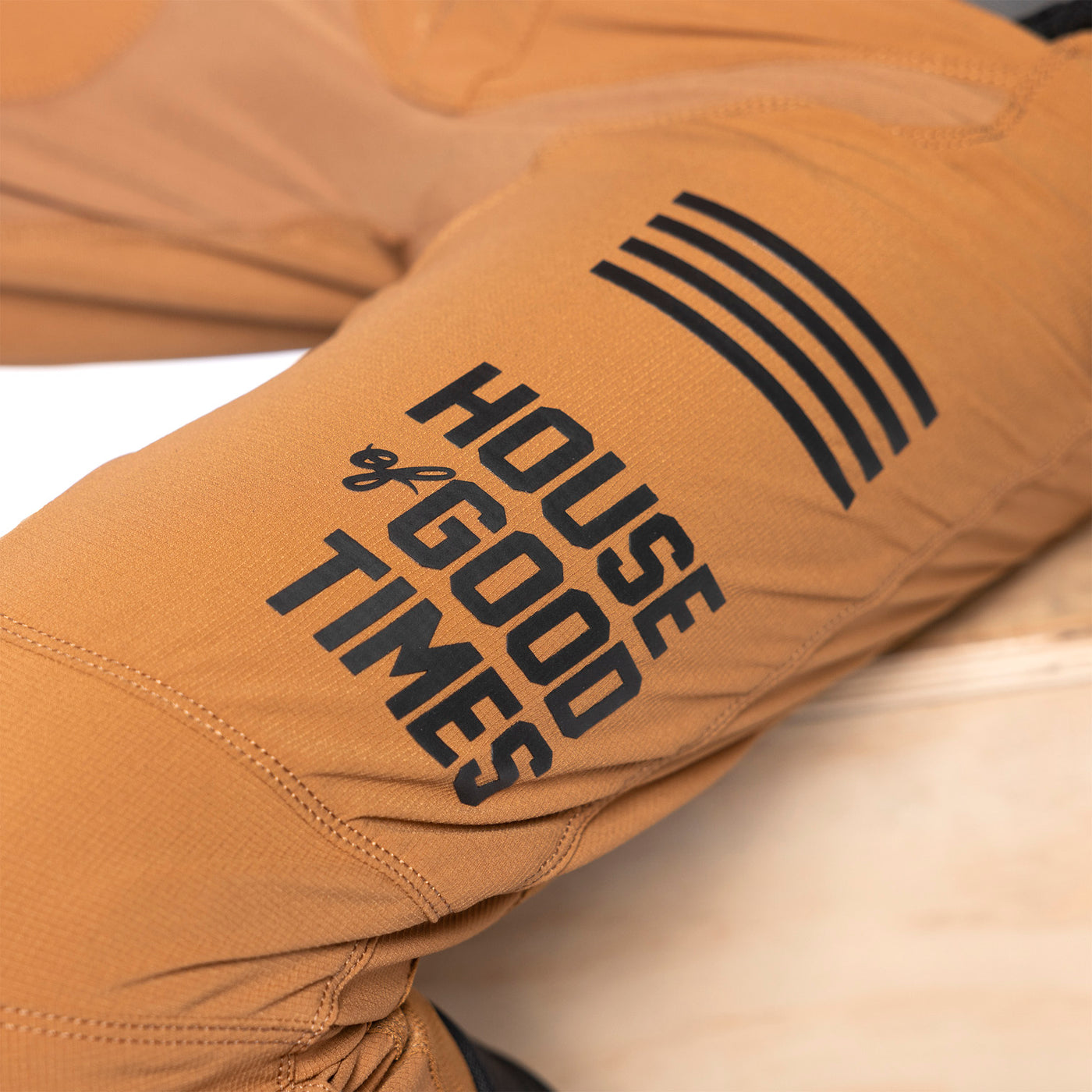 Fasthouse Sanguaro Pant Camel - Close-Up of Left Thigh Graphics