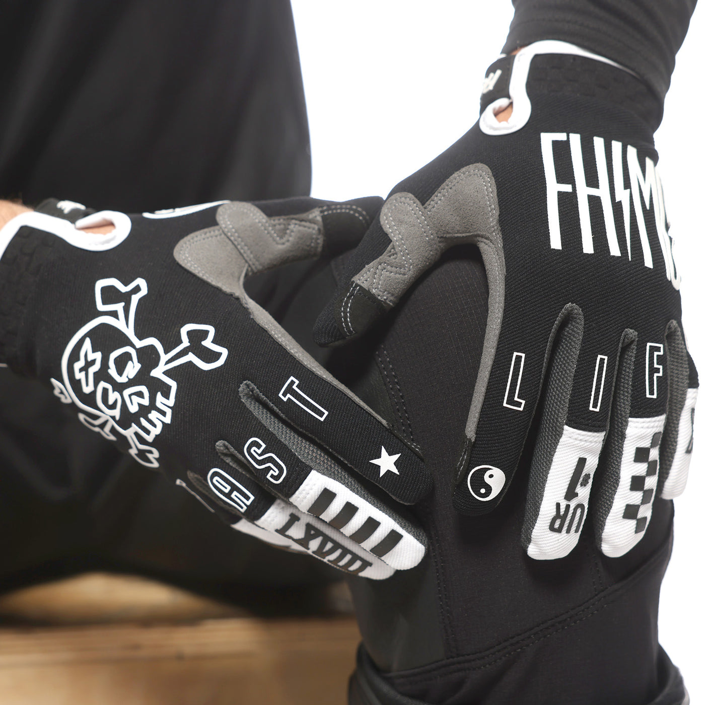 Fasthouse Speed Style The Bird Gloves Black/White - Close-Up of Gloves Hands Resting on Knee