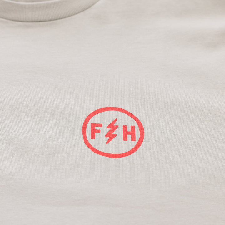 Fasthouse Stray Tee Light Gray - Close-Up of Graphic on Front