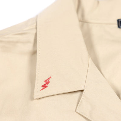 Fasthouse Women's Smoke Show Crop Button-Up Shirt Cream - Close-Up of Stitched Lightning Bolt on Lapel