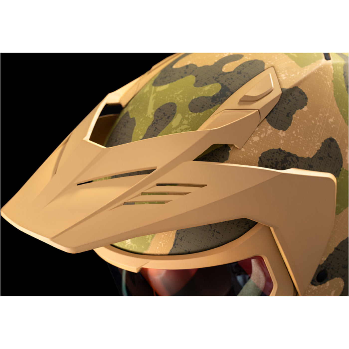 ICON Elsinore Magnacross Helmet Tan - Close-Up of Top Visor