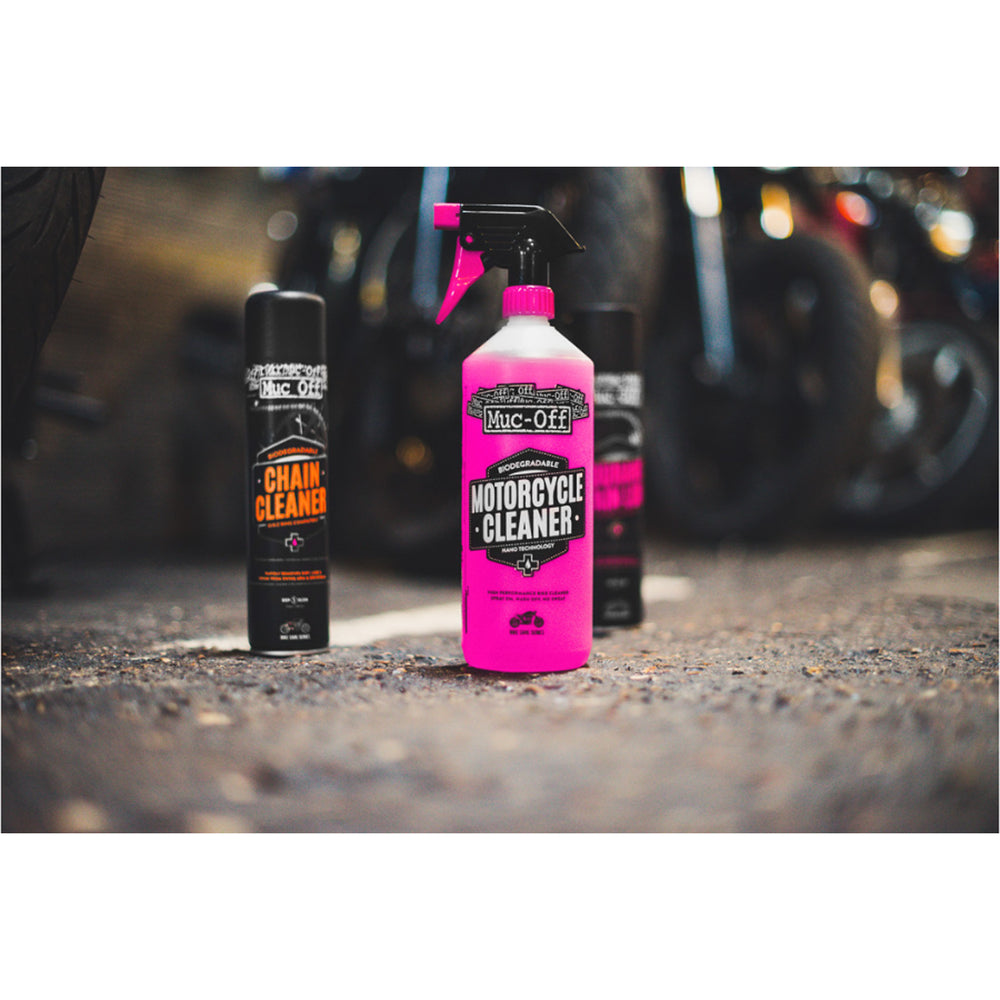 Muc-Off Chain Cleaner - 500ml - Lifestyle Close-Up of Chain Cleaner and Other Products on Garage Floor