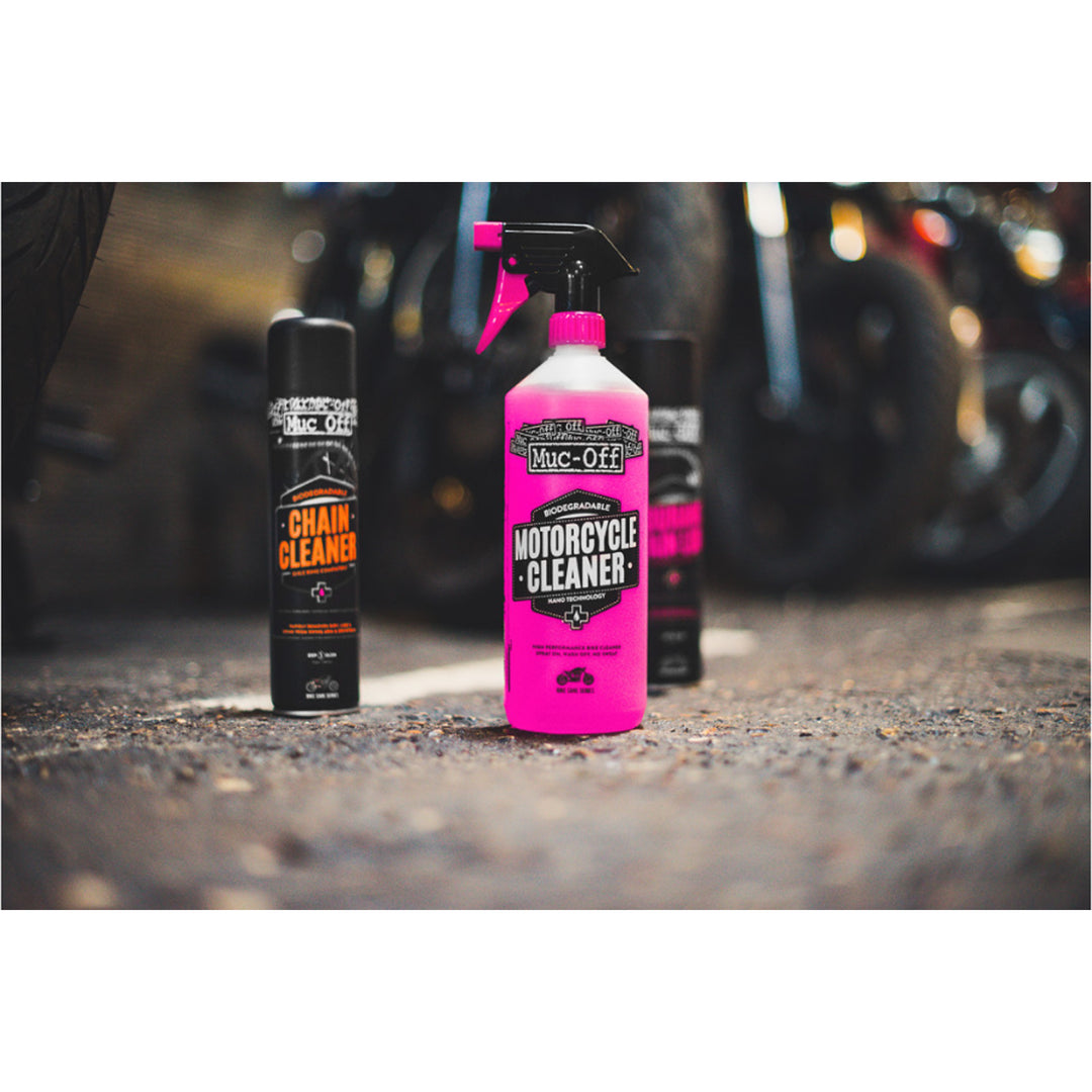 Muc-Off Chain Cleaner - 500ml - Lifestyle Close-Up of Chain Cleaner and Other Products on Garage Floor
