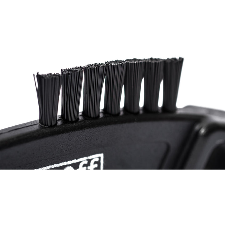 Muc-Off Premium Brush Kit 3-Piece Set - Close-Up of Bristles on Claw Brush