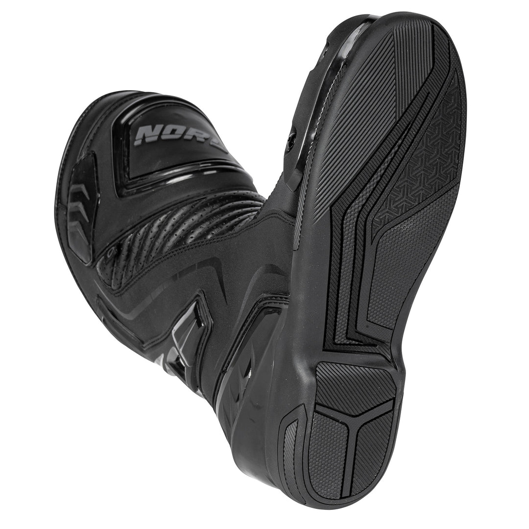 Noru Hakone Boots Black - Angled Sole View