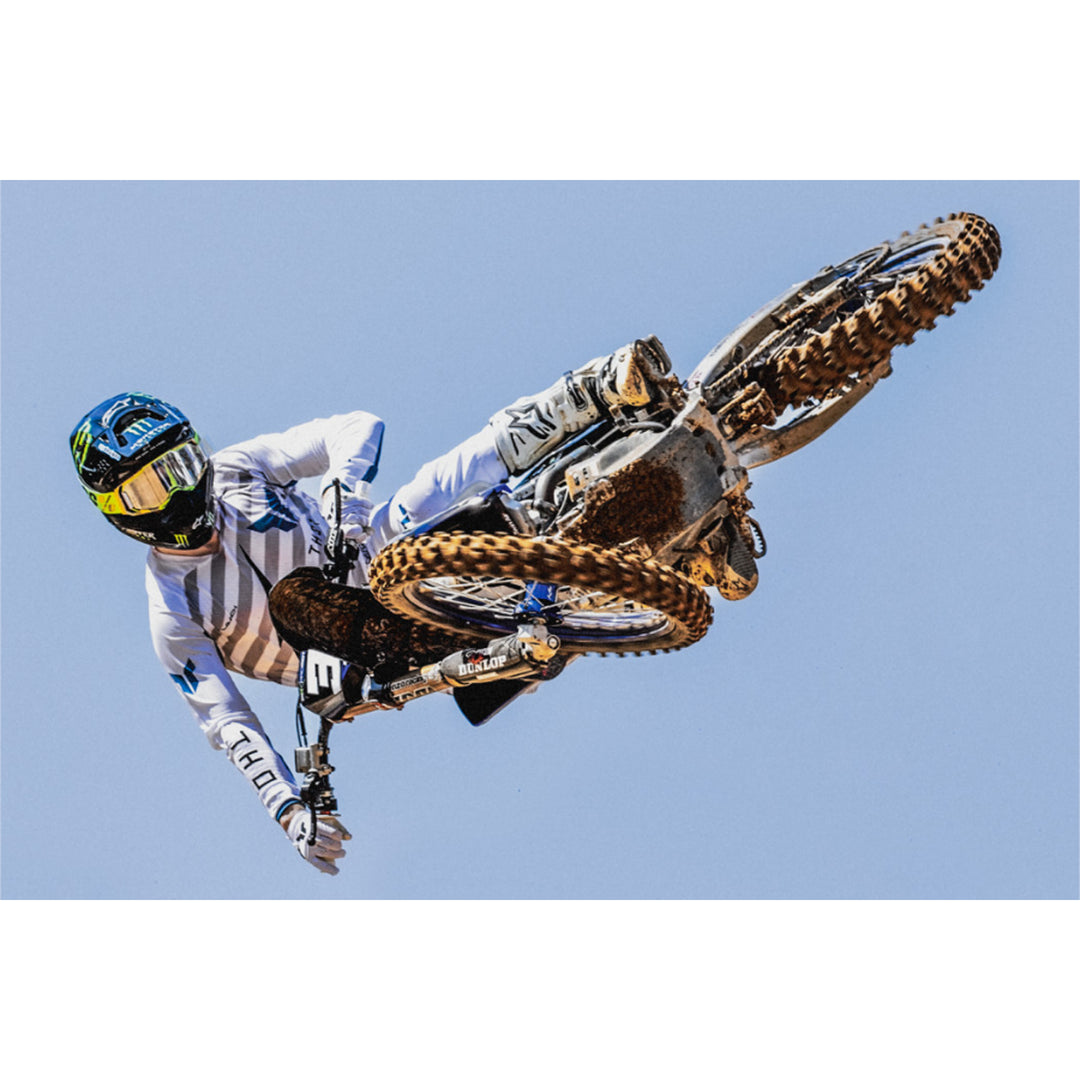 THOR LAUNCHMODE Vented Raid Jersey White/Gray - Lifestyle of Rider in Jersey Getting Air