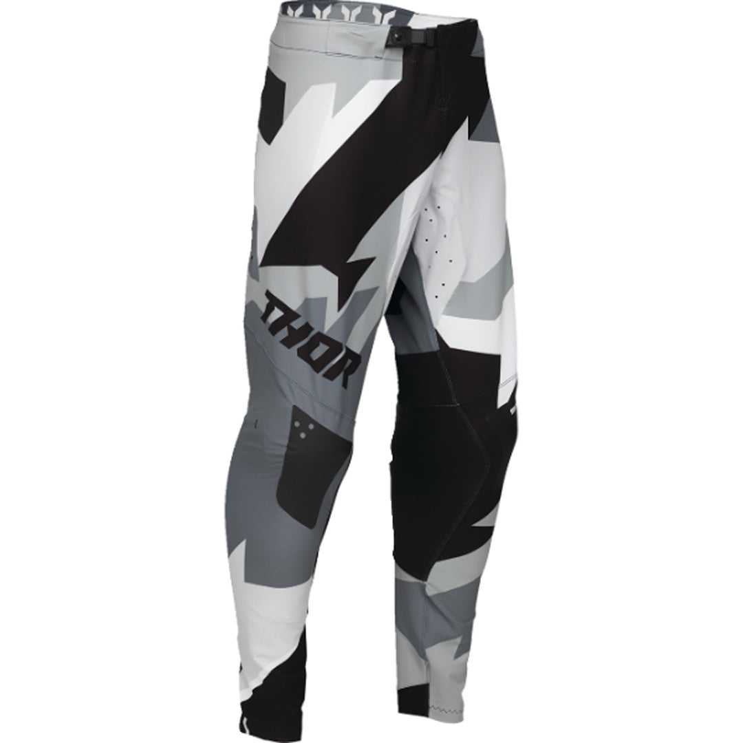 THOR SPORTMODE Brave Pants Black - Front Right Side View