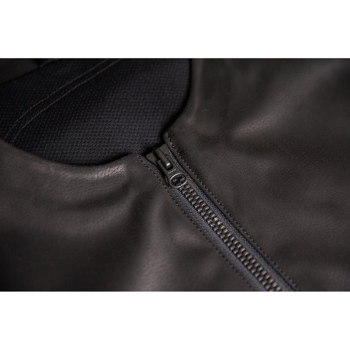 ICON Backlot Vest Black - Close-Up of Front Zipper