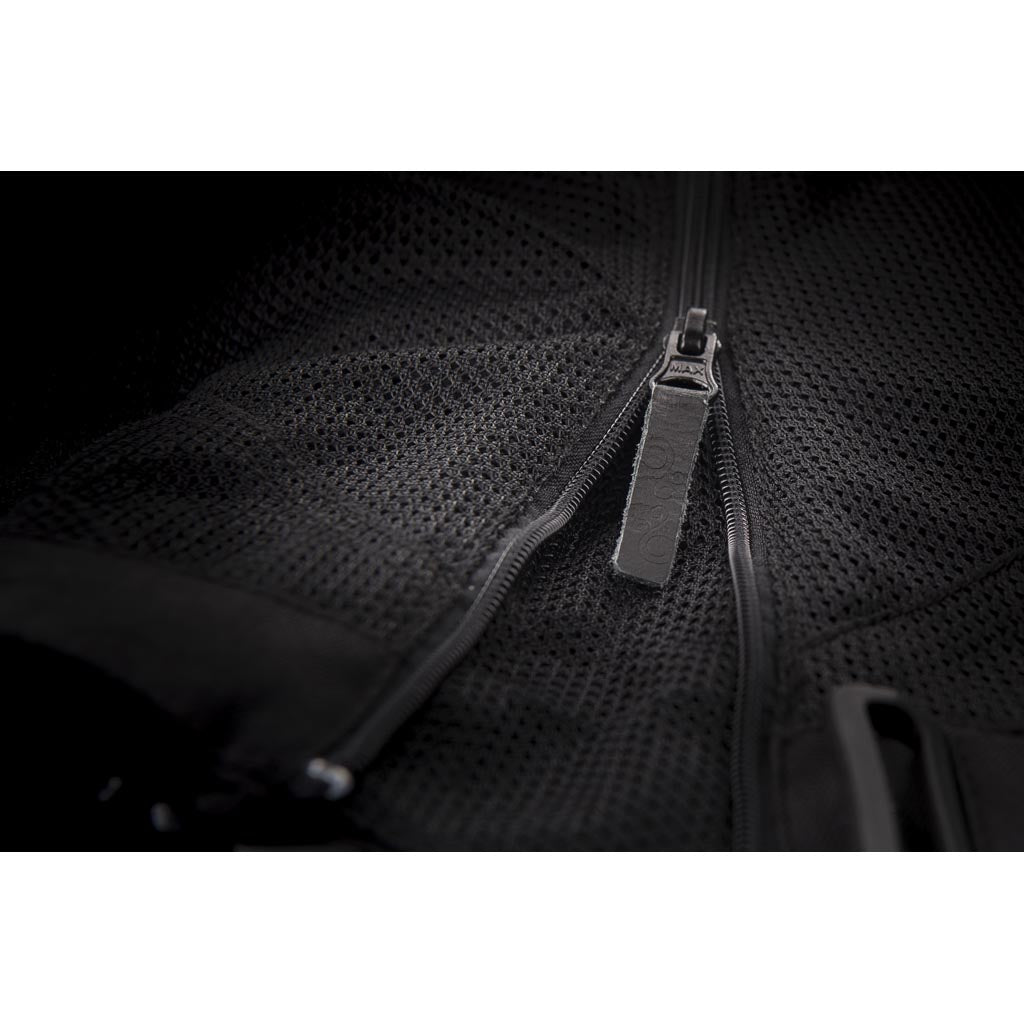 Highway 21 AIRA Women's Jacket Black - Close-Up of Partially Unzipped Front Zipper