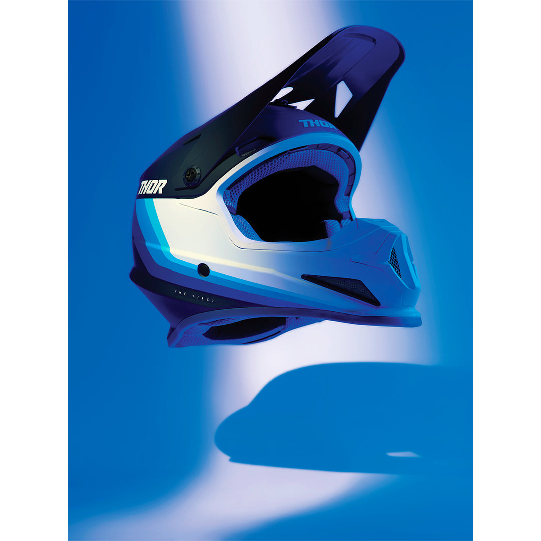 THOR Sector Runner MIPS® Helmet Black/White - Stylized Studio Shot