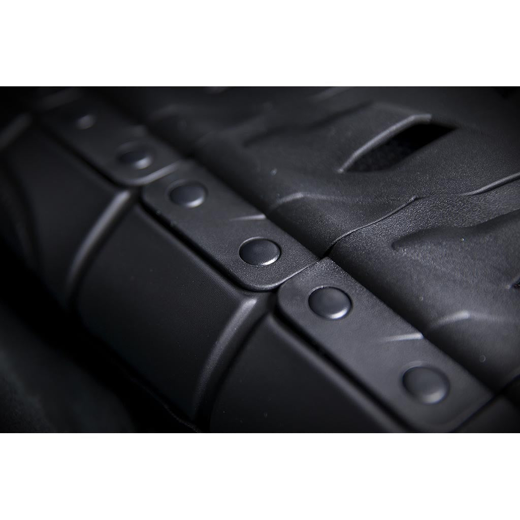 ICON Regulator Vest STRPD - Close-Up of Side of Back Plate