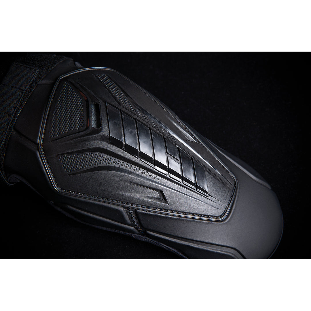 ICON Field Armor 3™ Elbows Black - Close-Up of Elbow Pads